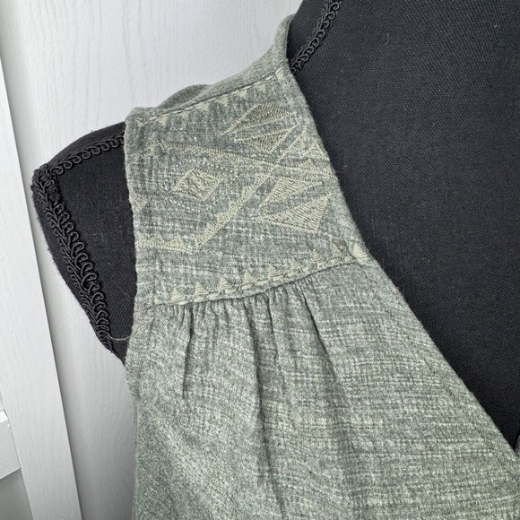 Cable & Gauge Womens Knit Sleeveless V-Neck Top Sz XS Dry Oregano - Picture 2 of 6